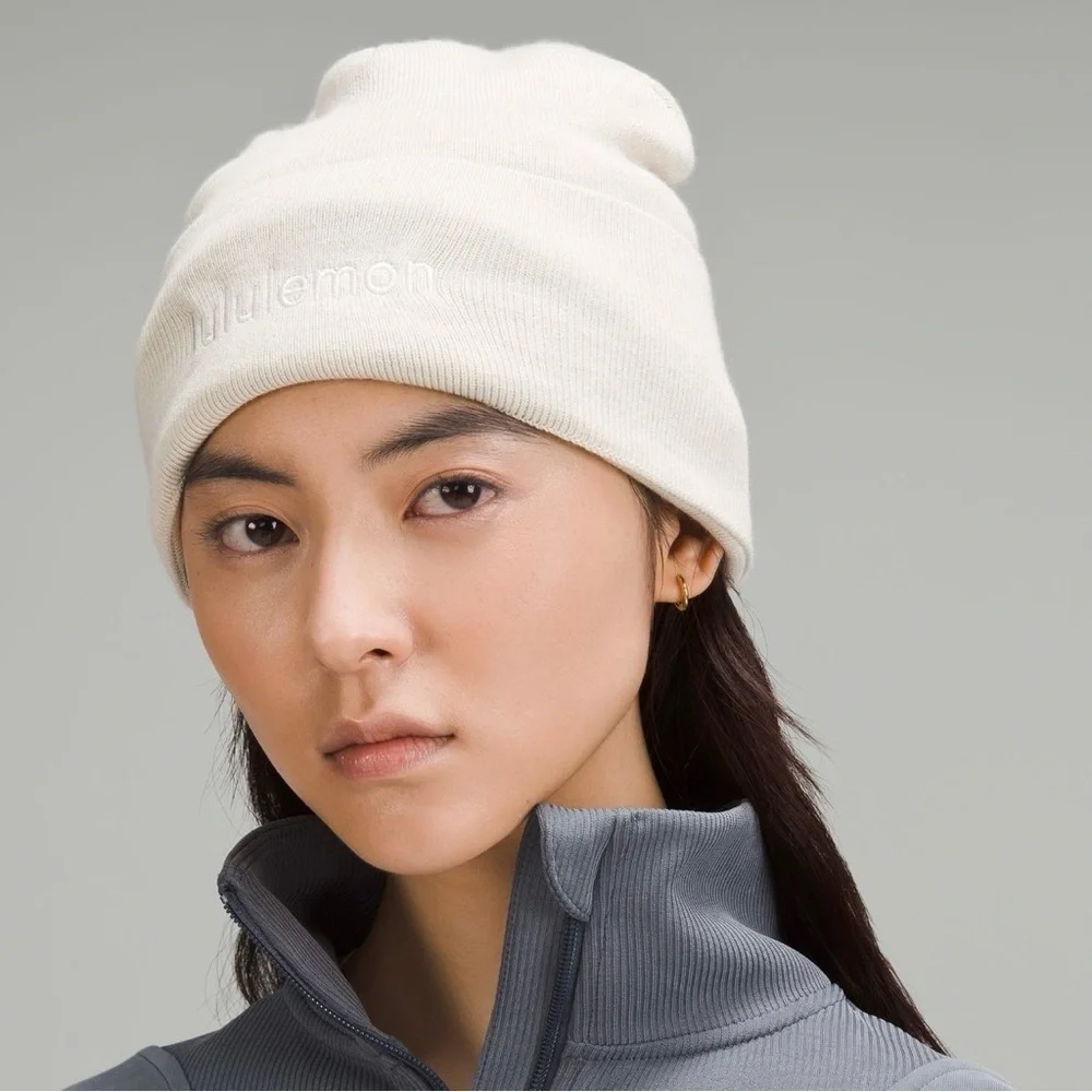 Lululemon Warm Revelation Beanie Winter Hat Wordmark Logo Heathered Bone NWT